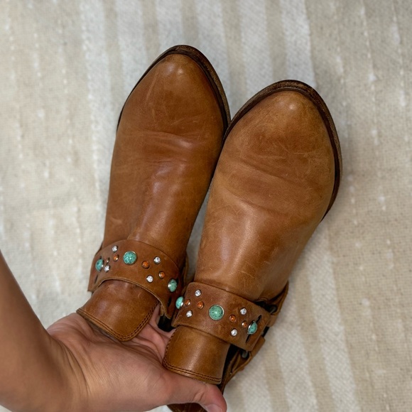 Frye Ray Stone Harness Zip Back Leather bootie/ ankle boot size 7 in cognac - Picture 4 of 14